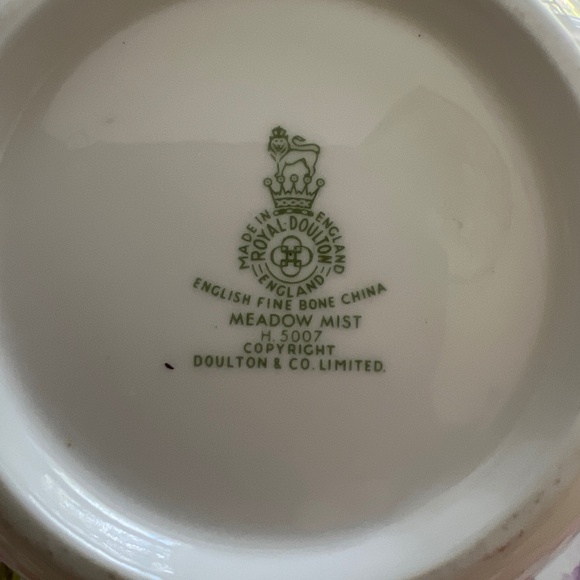 Royal Doulton Meadow Mist Creamer - Picture 10 of 12
